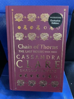 Explore the best English Book The Last Hours: Chain of Thorns (9781529516340)