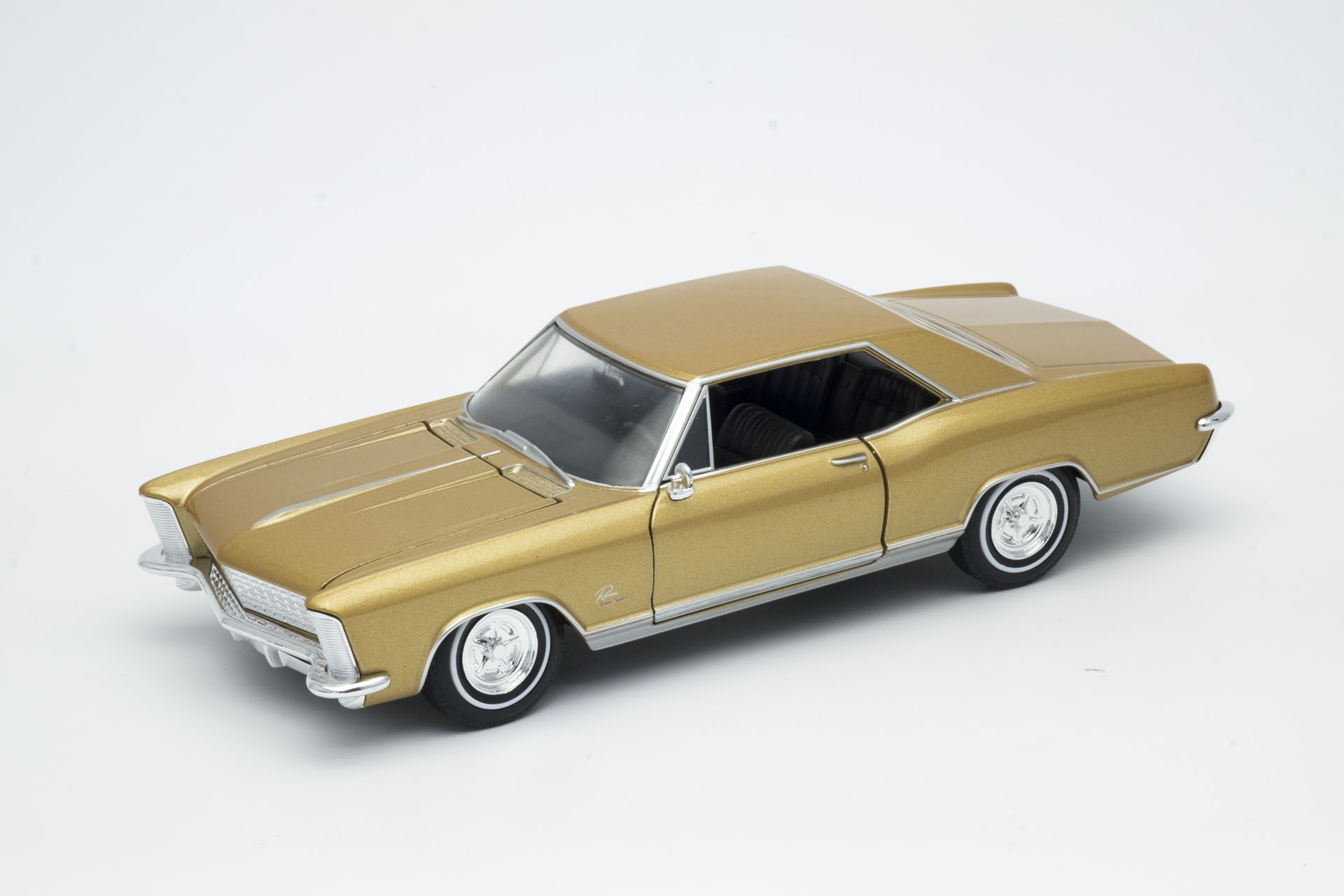 1:24 F/W 1965 BUICK RIVERA GRAN SPORT GOLD CLR GOLD